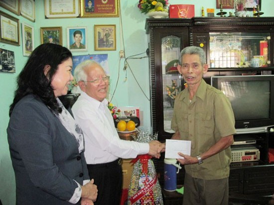    優れた大衆工作活動を行った個人と団体を表彰 - ảnh 1