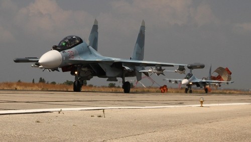 米副長官 シリア空爆のロシアを強く非難 - ảnh 1