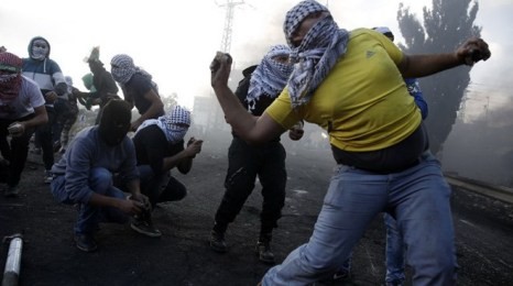 イスラエル軍発砲で6人死亡、ガザへ衝突拡大 - ảnh 1