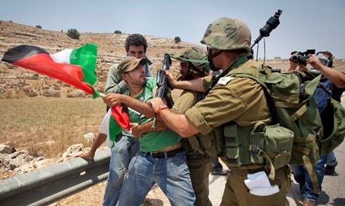 パレスチナなどで衝突拡大 ガザ地区で６人死亡 - ảnh 1