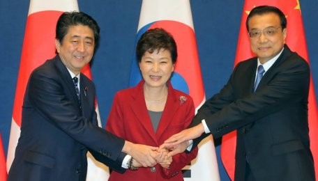 日韓首脳会談 韓国政府は評価 メディアは両論 - ảnh 1