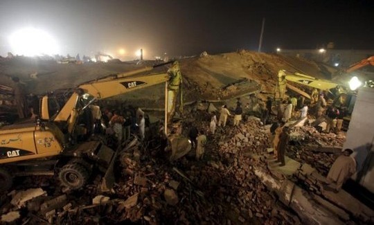 パキスタン 工場倒壊で多数の死傷者 - ảnh 1