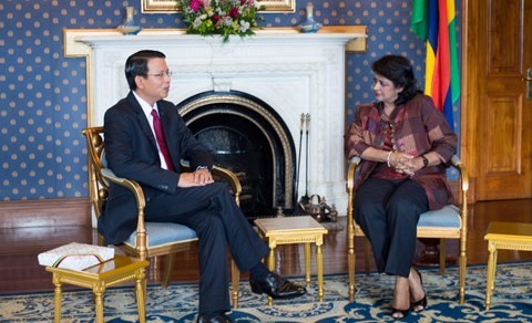 モーリシャス越大使、モーリシャス大統領に信任状を上程 - ảnh 1