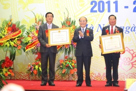 各政府機関で立派な成績をあげた幹部表彰式 - ảnh 1