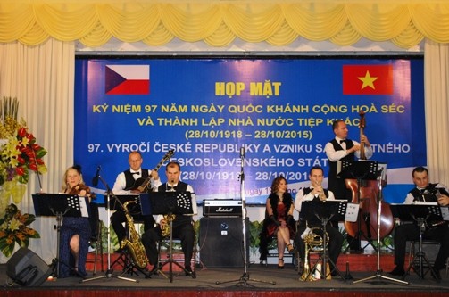 ホーチミン市でチェコ建国97周年を記念 - ảnh 1