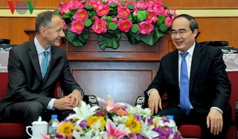 祖国戦線のニャン議長、フェイシングザワールドの代表と会見 - ảnh 1