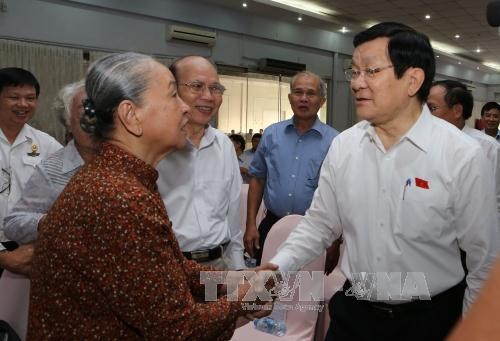 国家主席と首相、有権者と会合を行う - ảnh 1