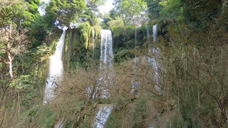 モクチャウ町の美しいザイ・イェム滝 - ảnh 1