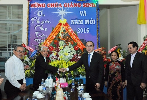 党、国家の指導者、キリスト教の聖職者、信者を祝う - ảnh 1