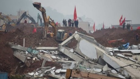 中国 土砂崩落 業者など１２人を強制捜査 - ảnh 1