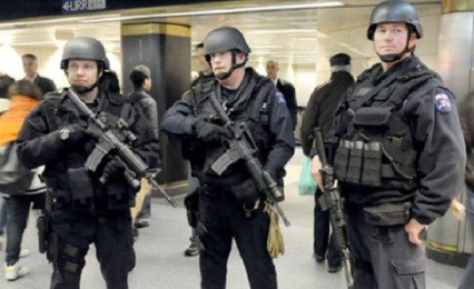 ヨーロッパ諸国の新年行事で警備強化 - ảnh 1