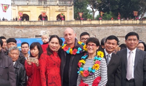 全国の大都市、新年の初めての観光客を迎える - ảnh 1