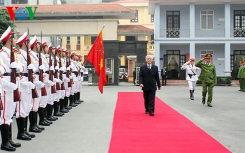 チョン書記長、公安省所属移動警察司令部を訪れる - ảnh 1