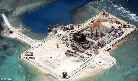 中国の試験飛行、米「緊張高めた」と批判　 - ảnh 1