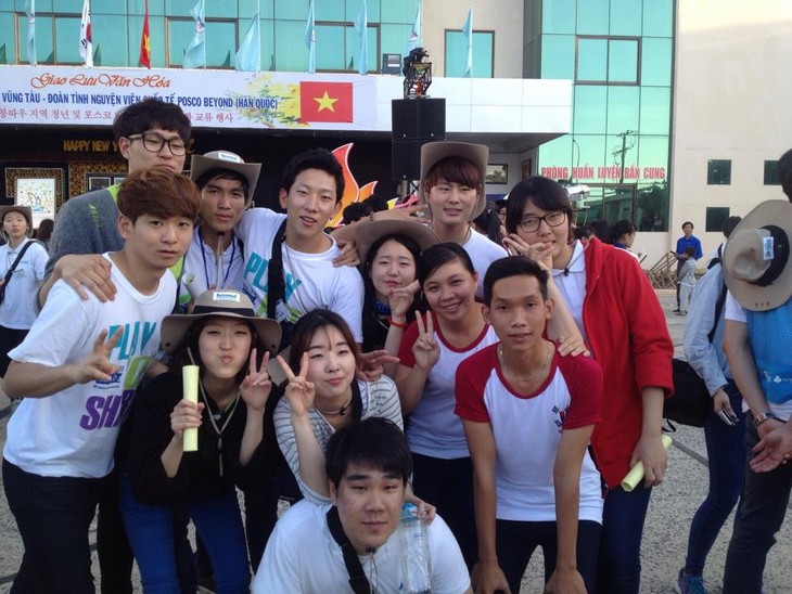 韓国の大学生奉仕団「ビヨンド(Beyond)」と文化交流 - ảnh 1