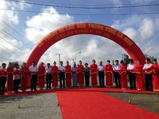 ズン首相、ホアチュン橋の落成式に参列 - ảnh 1