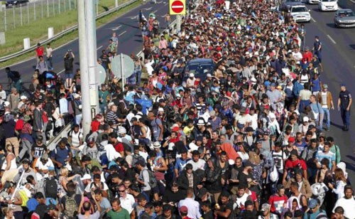 移民危機はEUの深刻なリスク　仏首相インタビュー - ảnh 1