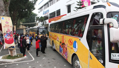 ハノイ市で働く労働者、無料バスで帰省 - ảnh 1