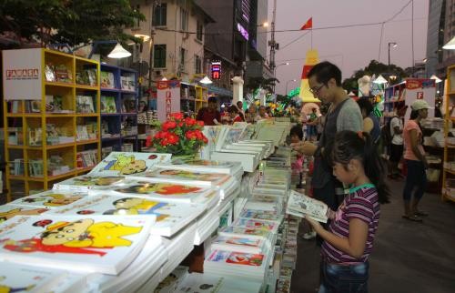ホーチミン市で書籍通りが始まる - ảnh 1
