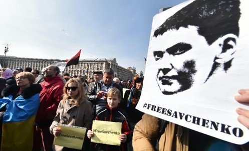 ウクライナ軍パイロット巡りロシアと非難応酬 - ảnh 1