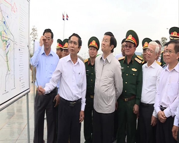 サン国家主席、南部ビンフォク省を訪問 - ảnh 1