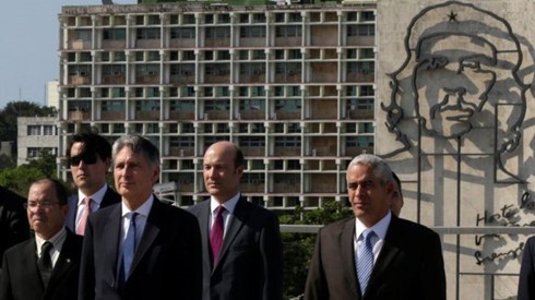 英外相、キューバ訪問＝１９５９年の革命以来初 - ảnh 1