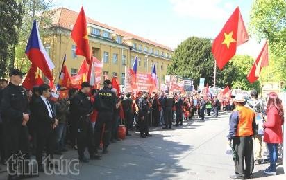 チェコ在留ベトナム人、中国に抗議書を提出 - ảnh 1