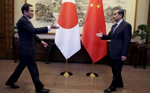 中国外相、日本に脅威論あおらないなど要求 - ảnh 1