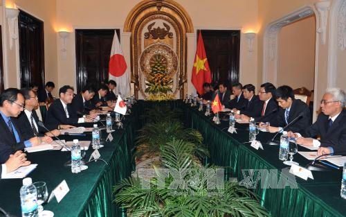 ミン副首相兼外相、日本の岸田外相と会談 - ảnh 1