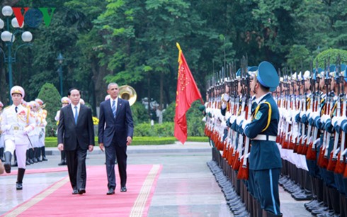 米・オバマ大統領　ベトナム公式訪問を開始 - ảnh 1