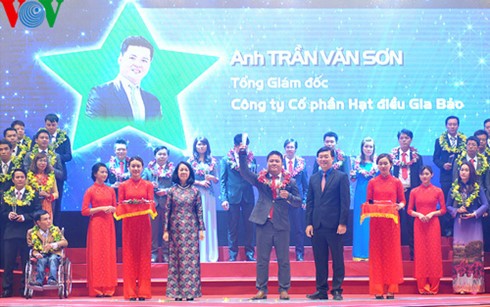 100人の優れた起業者表彰 - ảnh 1