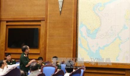 フック首相、捜索救難委員会会議を主催 - ảnh 1