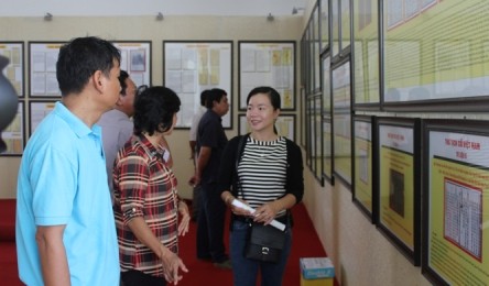 チュォンサとホァンサ両群島に関する展示会 - ảnh 1