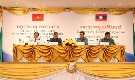 ベトナムとラオス貿易協定、両国企業に便宜を図る - ảnh 1
