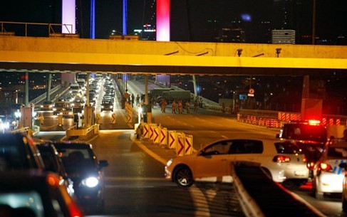 トルコでクーデター企て＝衝突相次ぎ60人死亡 - ảnh 1