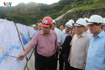 チョン党書記長、ライチャウ水力発電所を訪れる - ảnh 1