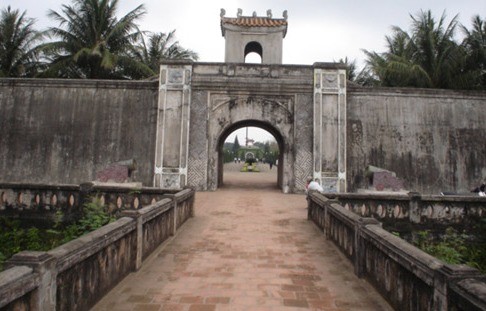 サマーキャンプ2016の参加者、クアンチ古城を訪れる - ảnh 1