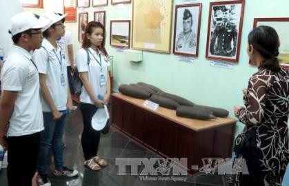 サマーキャンプ2016の参加者ら、ミライ集落を訪問 - ảnh 1