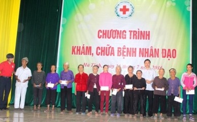  貧困者に医薬品の無料提供 - ảnh 1