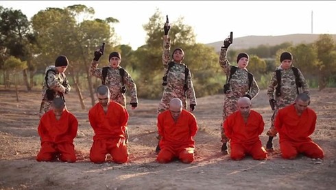 「５人の少年が人質を殺害」　ＩＳＩＳが映像公開 - ảnh 1