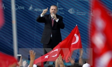 トルコ内相が辞任、相次ぐ爆破事件などで引責か - ảnh 1