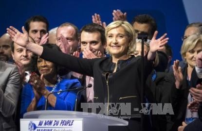 仏大統領選 極右政党党首が決起集会 自国最優先に - ảnh 1