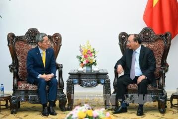  フック首相、KB金融グループのJong Kyoo Yoon氏と会見 - ảnh 1