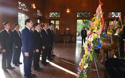 フック首相、キムリェン村にあるホーチミン主席の記念地区を訪れる - ảnh 1