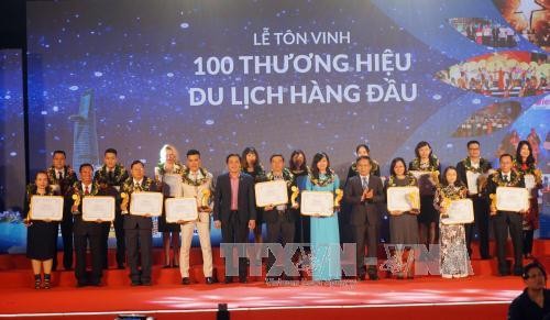   ホーチミン市、「観光商標」賞を授与  - ảnh 1