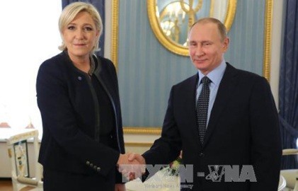 仏極右政党ルペン党首 プーチン大統領と初の会談 - ảnh 1