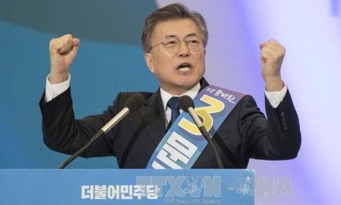 安哲秀氏が猛追＝文氏と2強対決へ―韓国大統領選 - ảnh 1