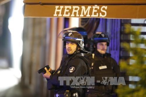 パリ銃撃、警官３人が死傷…「イスラム国」声明 - ảnh 1