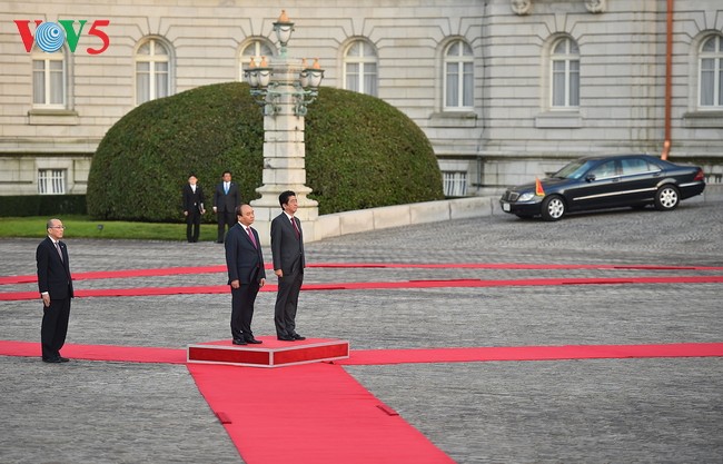 フック首相、安倍首相と会談 - ảnh 1