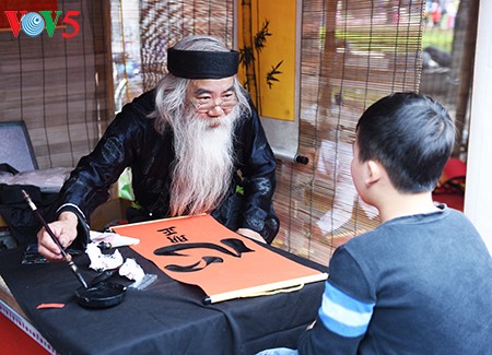 毎年の春に開催される書道祭 - ảnh 1